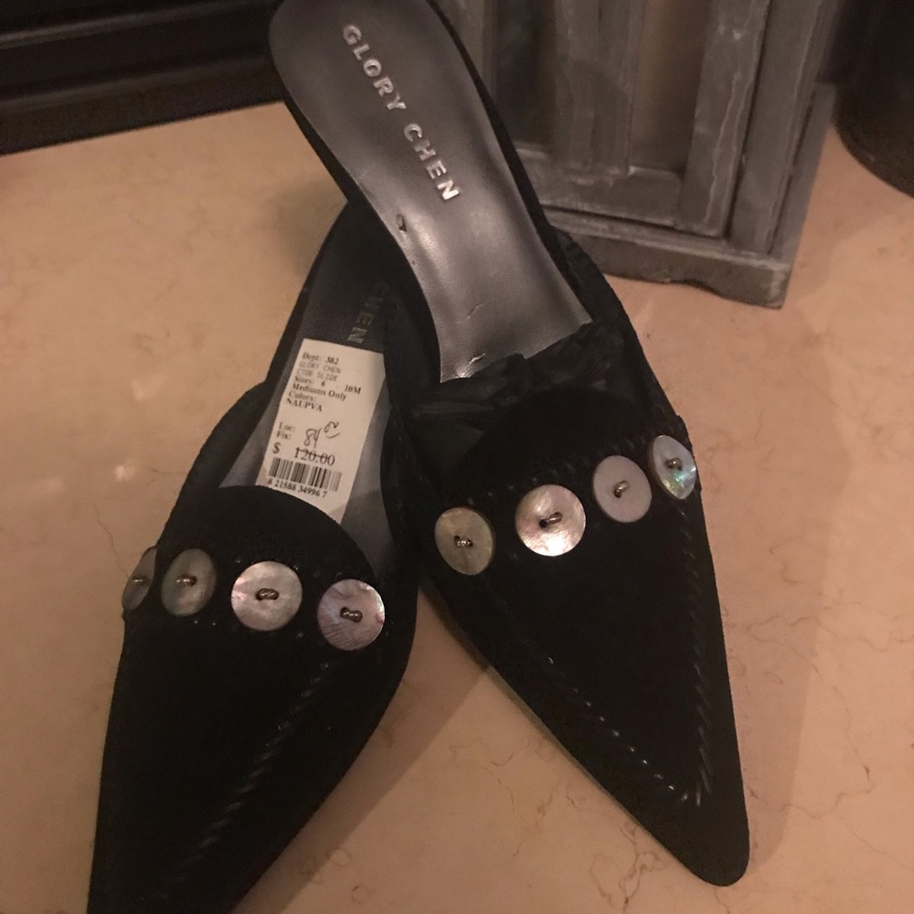 Black kitten heel shoes